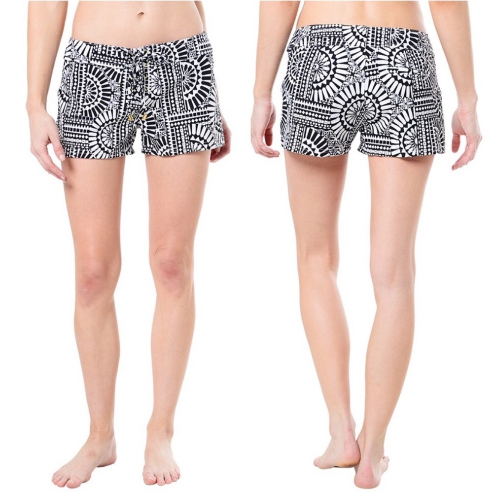 Helen Jon 3” board shorts. Zanzibar print. Size 12